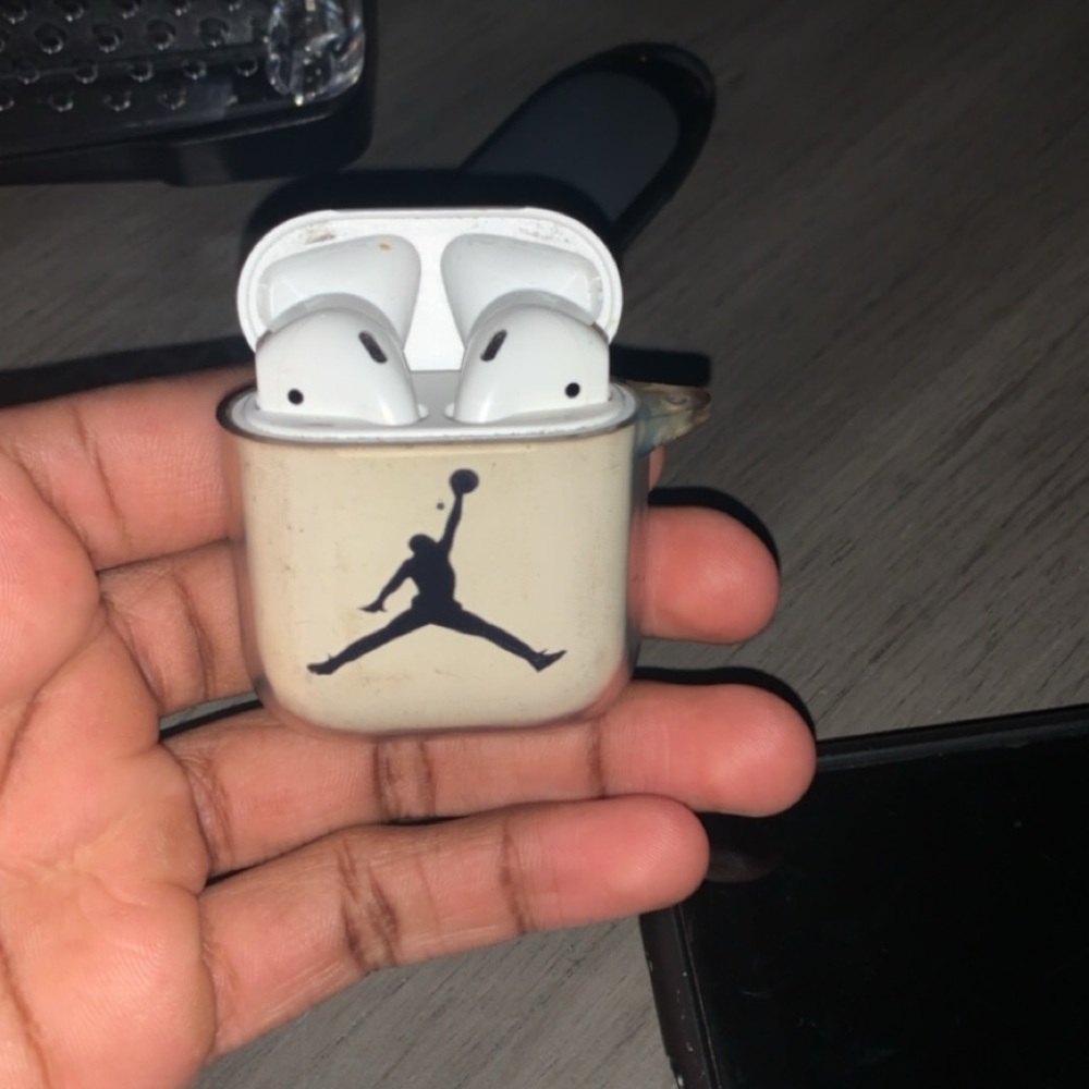 AirPods
